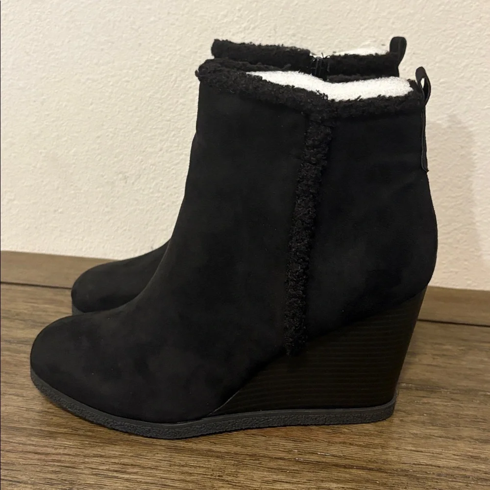 NWT [Sun + Stone] Camillia Faux Suede Ankle Fur Wedge Booties Black Women’s 11 - Picture 6 of 12